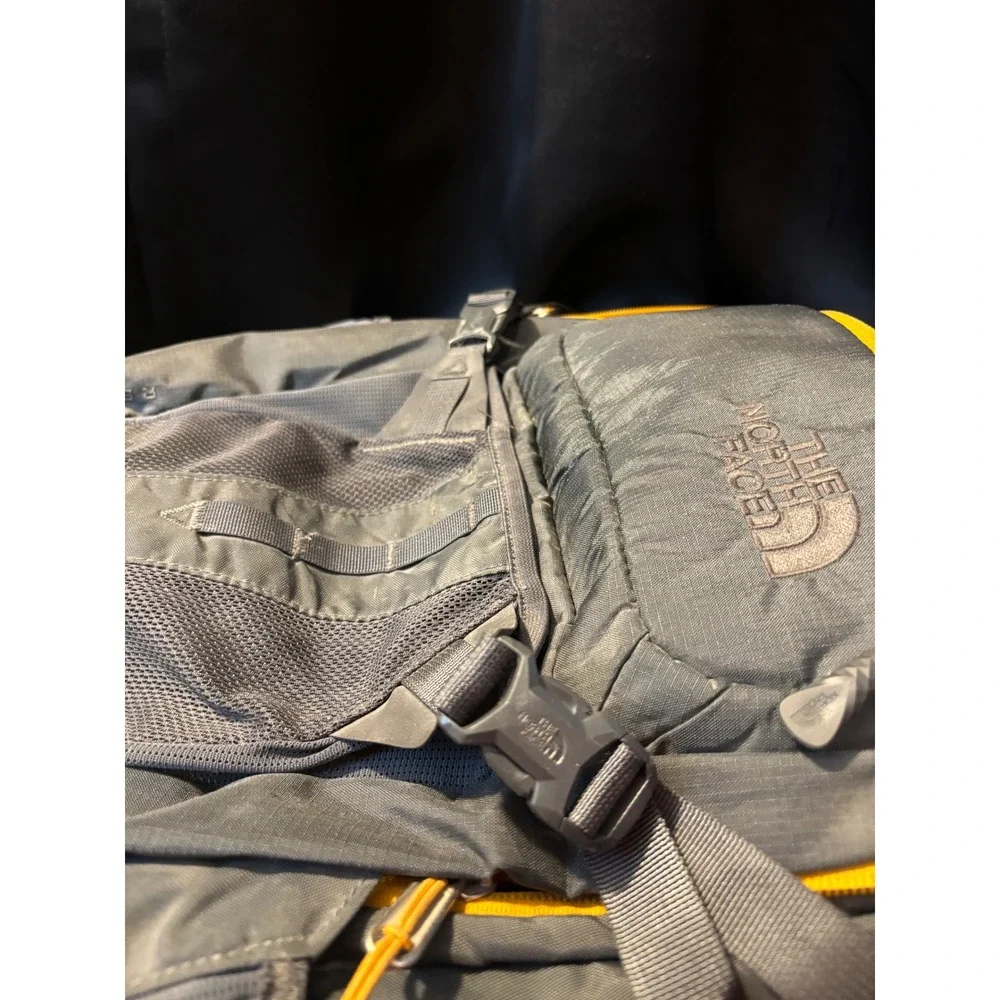 The North Face Recon Backpack Grey Yellow FlexVent Laptop Daypack Hiking Bag